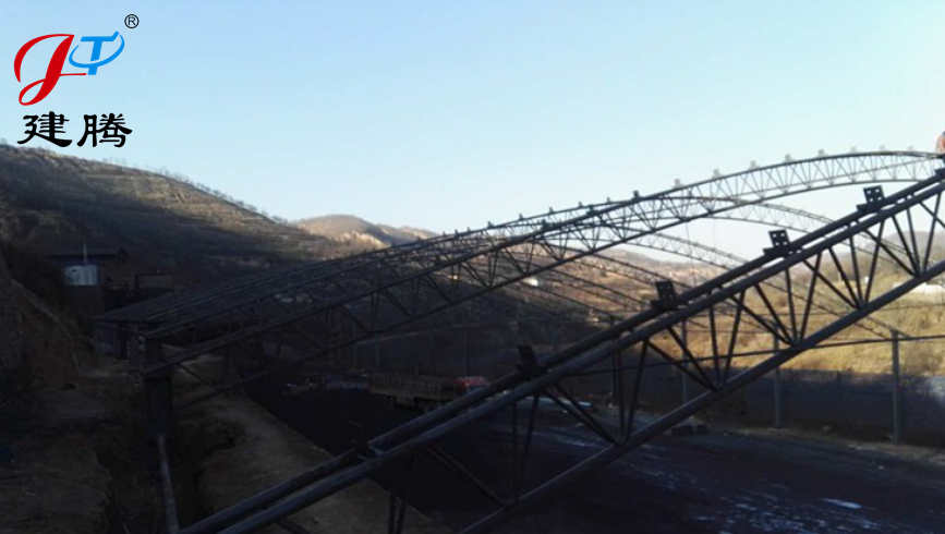 彬縣陳家坪三號(hào)井鋼結(jié)構(gòu)圓弧大棚在建中(二)