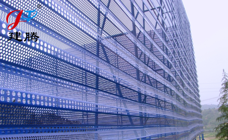 建騰防風(fēng)抑塵墻的性能、特點、實際用途