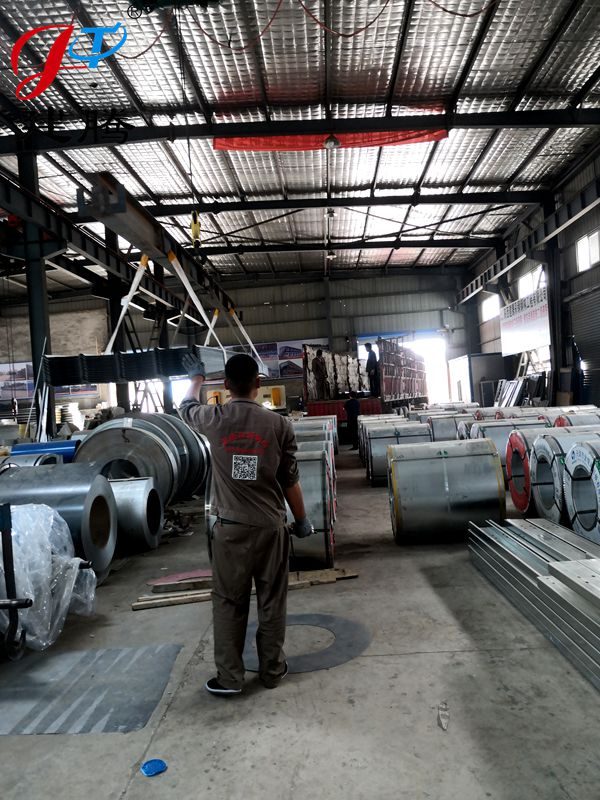 2023.5.17 陜西建璽建設(shè)公司訂購(gòu)的900型彩鋼瓦發(fā)貨中